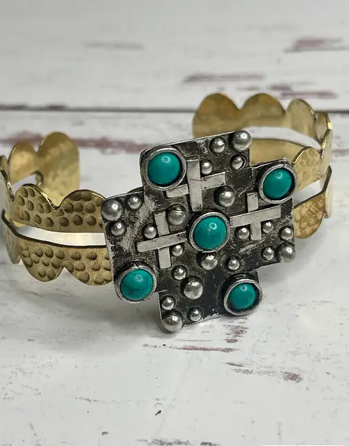 Criss cross Concho Gold cuff