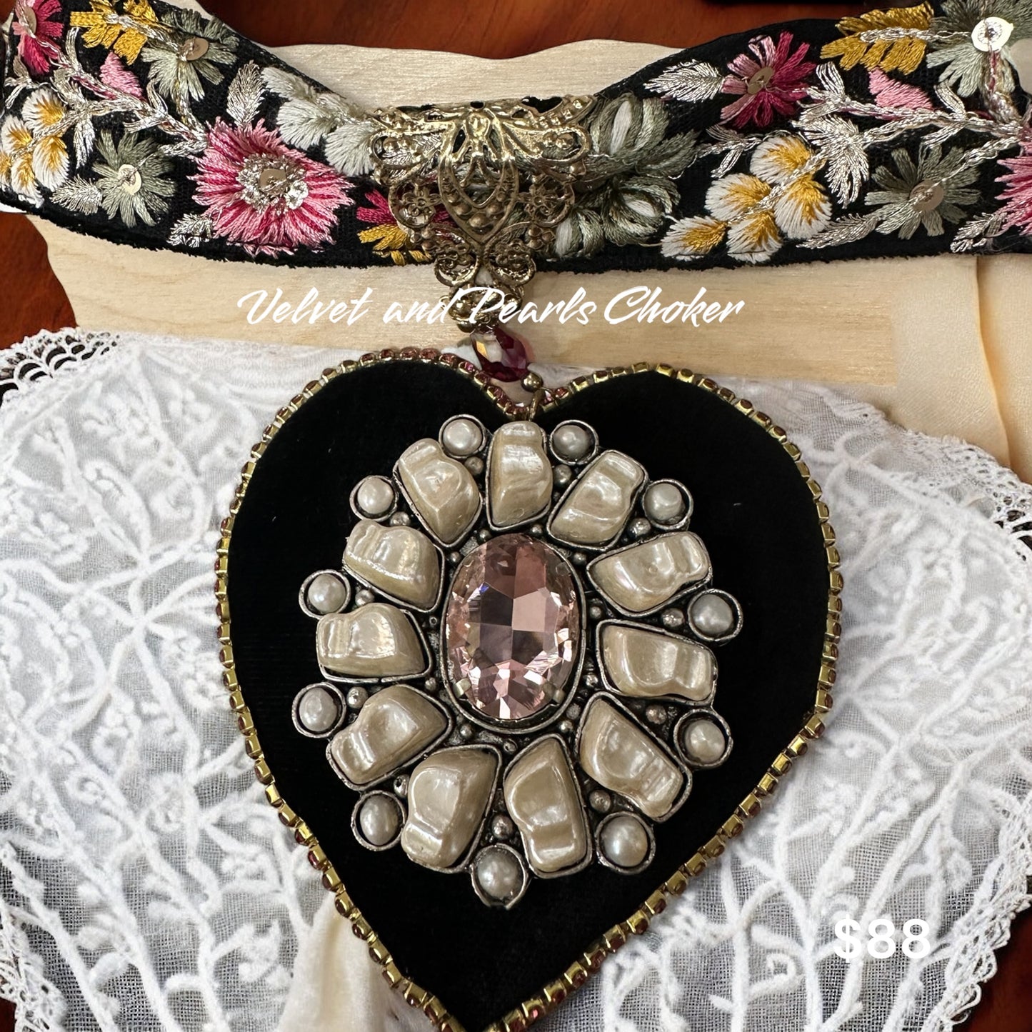 Amazing Velvet Pearl Brocade Heart Choker