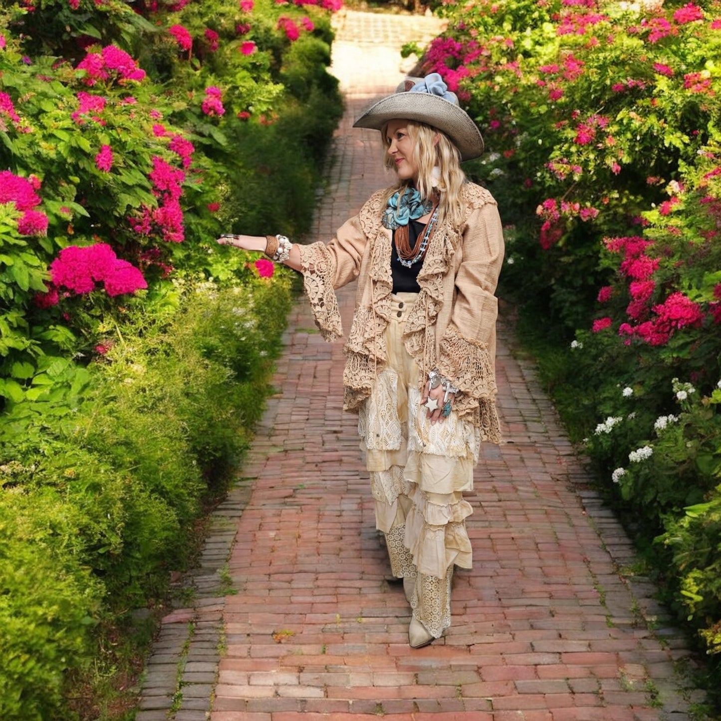 The Rosie Blue/Off white Straw Hat